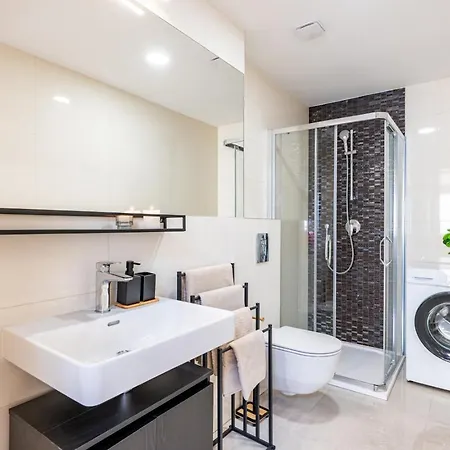 New Town Loft With Free Parking *
